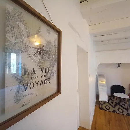 Maison Medievale Avec Jardin Dans Village Vers (Lot)