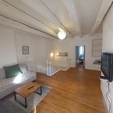 Maison Medievale Avec Jardin Dans Village * Vers (Lot)