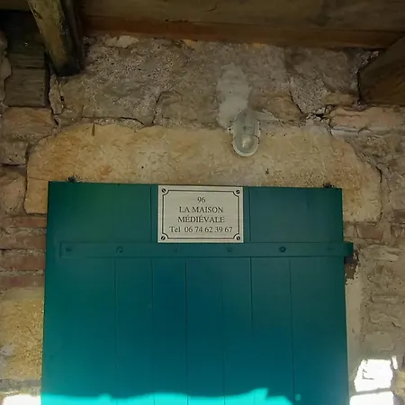 Maison Medievale Avec Jardin Dans Village Vers (Lot)