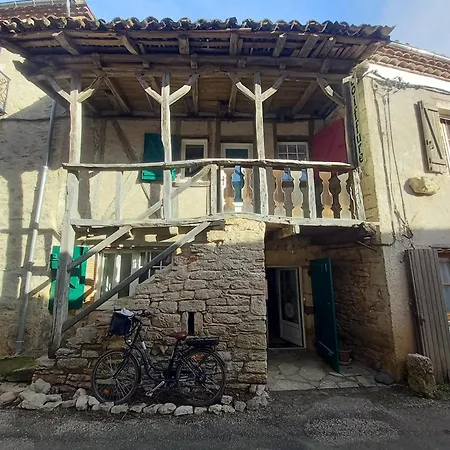 Maison Medievale Avec Jardin Dans Village Vers (Lot)