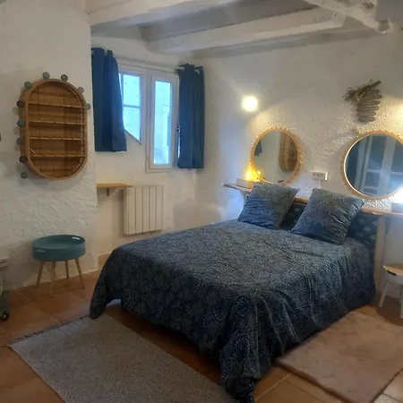 בית נופש Maison Medievale Avec Jardin Dans Village