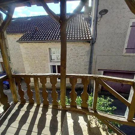 Maison Medievale Avec Jardin Dans Village * Vers (Lot)