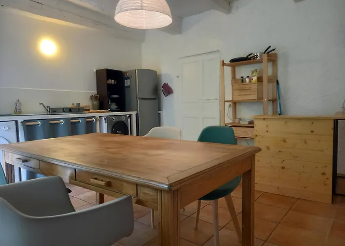 Maison Médiévale Avec Jardin Dans Village