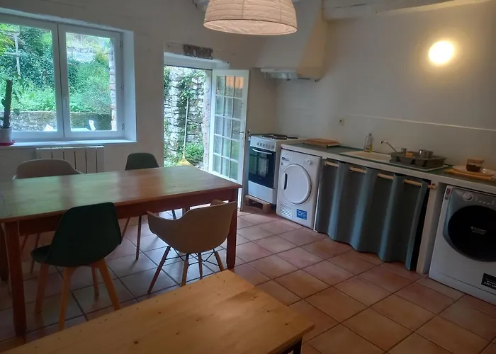 Maison Médiévale Avec Jardin Dans Village Hébergement de vacances