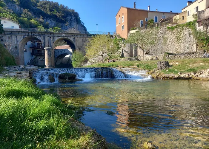 Maison Médiévale Avec Jardin Dans Village * Vers (Lot)