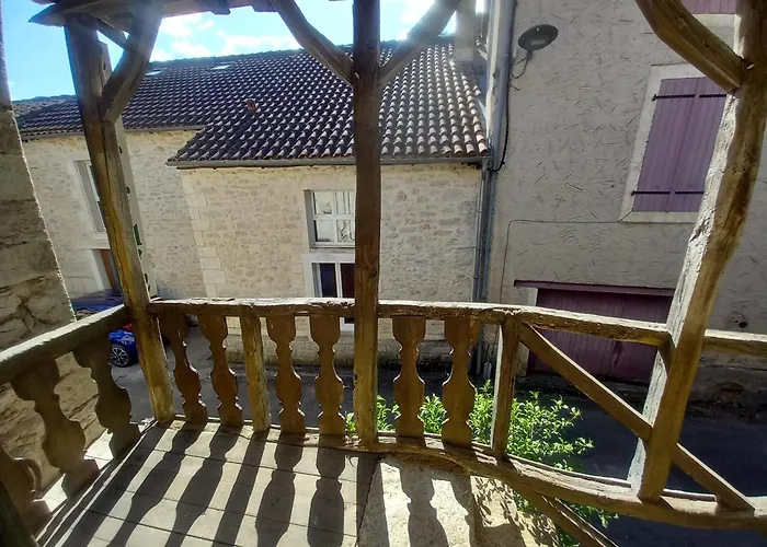 Maison Medievale Avec Jardin Dans Village * Vers (Lot)