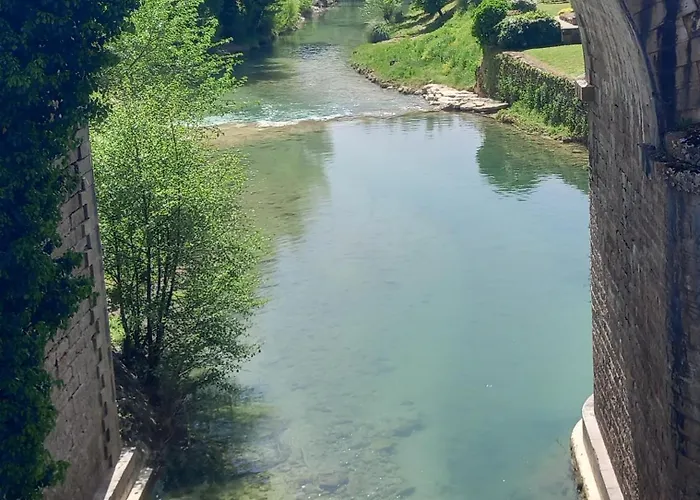 Maison Médiévale Avec Jardin Dans Village * Vers (Lot)