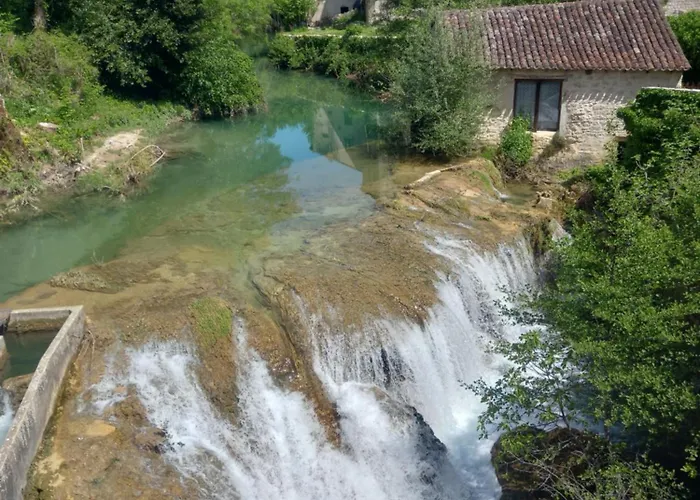 Maison Médiévale Avec Jardin Dans Village * Vers (Lot)